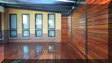 Johan CCAPine Pergola RedIronbark Deck and Screen 6.jpg (269723 bytes)